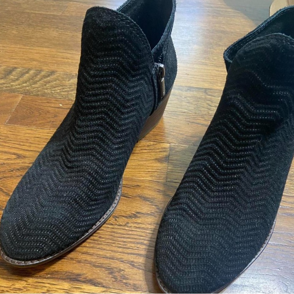 Lucky Brand Textured Black Ankle Boot Size 8
